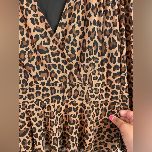 Ember Women’s Wild Elegance Leopard Print Wrap Blouse size L - Picture 5 of 7
